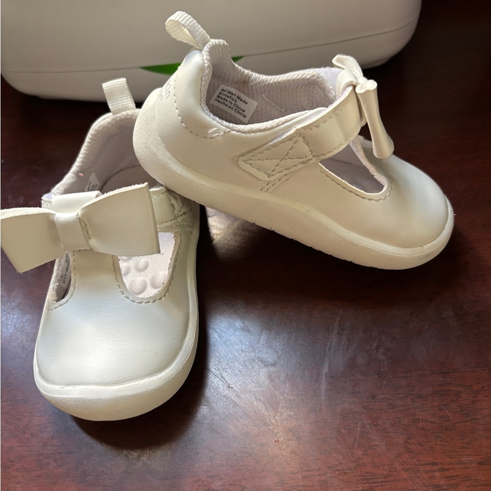 Stride Rite White Dress Shoes T-Strap Design